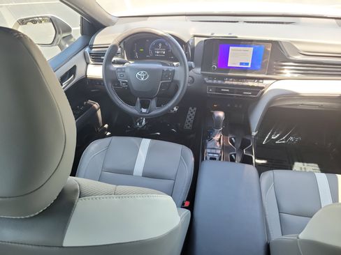 Certified 2025 Toyota Camry SE w/ Convenience Package AWD/4WD image 15