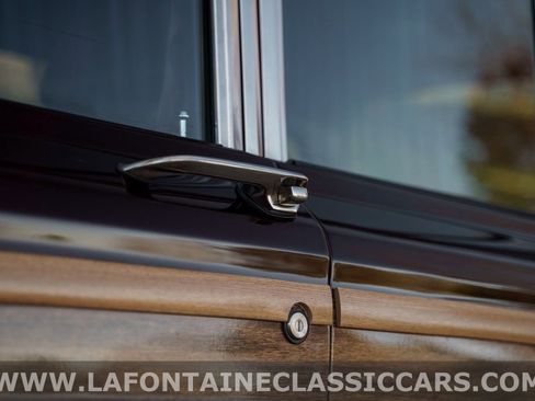 Used 1991 Jeep Grand Wagoneer image 24