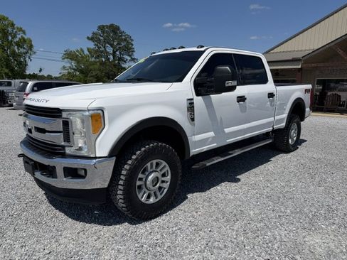 Used 2017 Ford F250 XLT w/ XLT Value Package AWD/4WD image 4