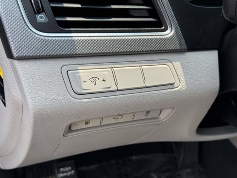 Used 2015 Hyundai Sonata SE FWD image 14