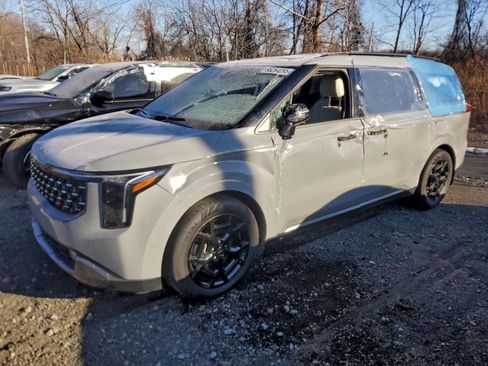 Used 2025 Kia Carnival SX Prestige image 2