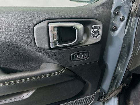 Used 2025 Jeep Wrangler Sahara image 15