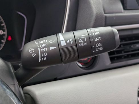 Used 2025 Honda Pilot EX-L image 11