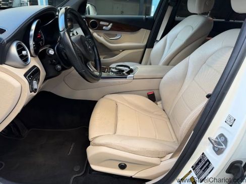 Used 2017 Mercedes-Benz GLC 300 4MATIC image 10