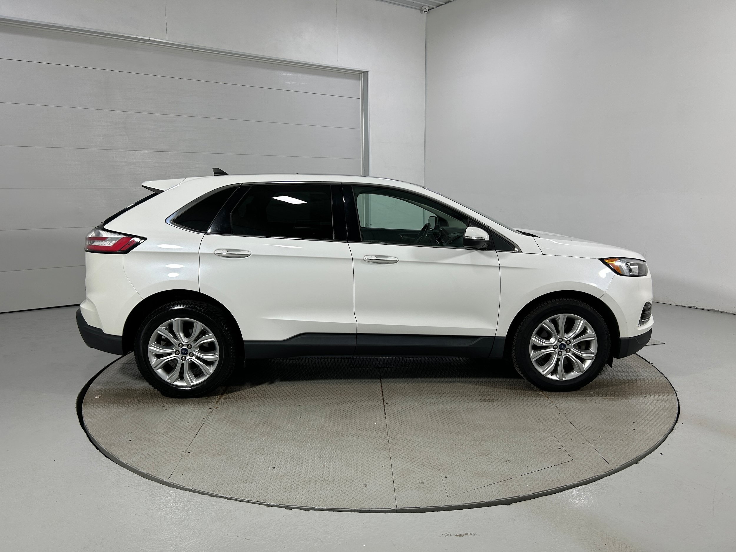 Used 2020 Ford Edge Titanium AWD/4WD image 38