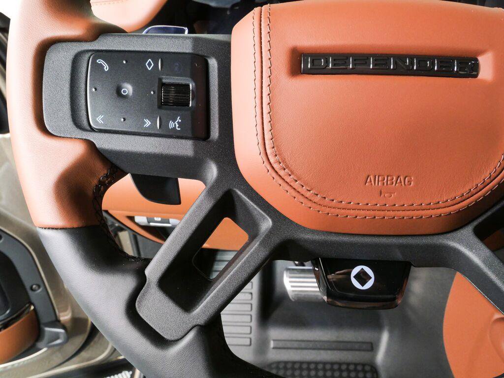 Used 2026 Land Rover Defender 110 OCTA AWD/4WD image 10