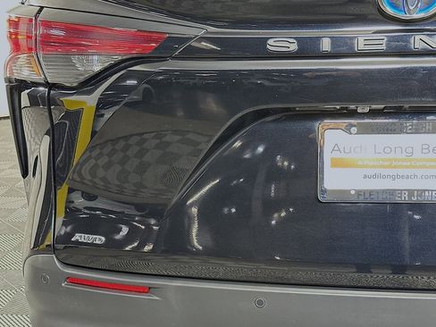 Used 2021 Toyota Sienna XLE w/ XLE Plus Package image 18