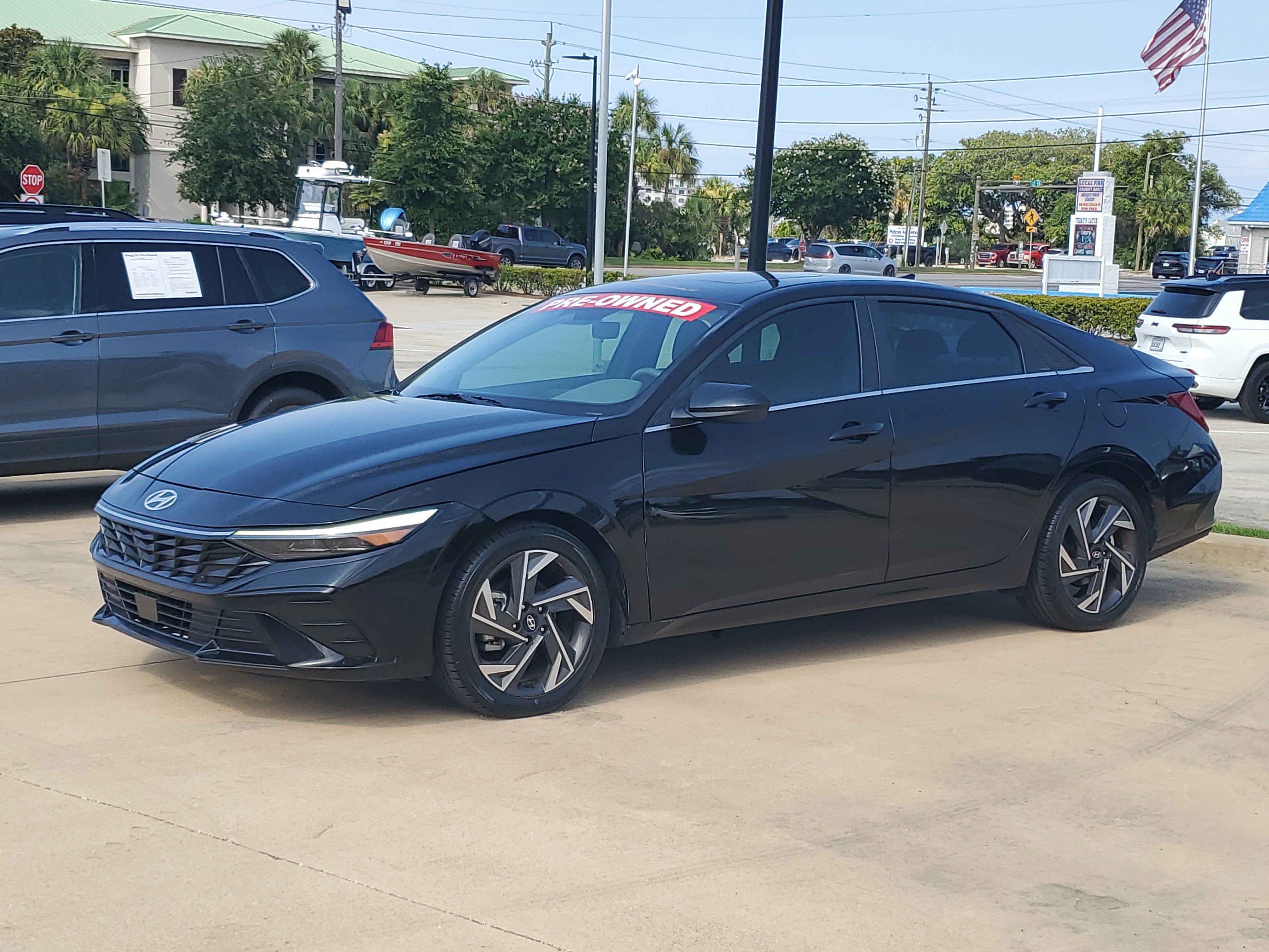Used 2025 Hyundai Elantra SEL FWD image 1