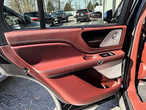 Used 2020 Lincoln Aviator Black Label w/ Class IV Trailer Tow Package image 9