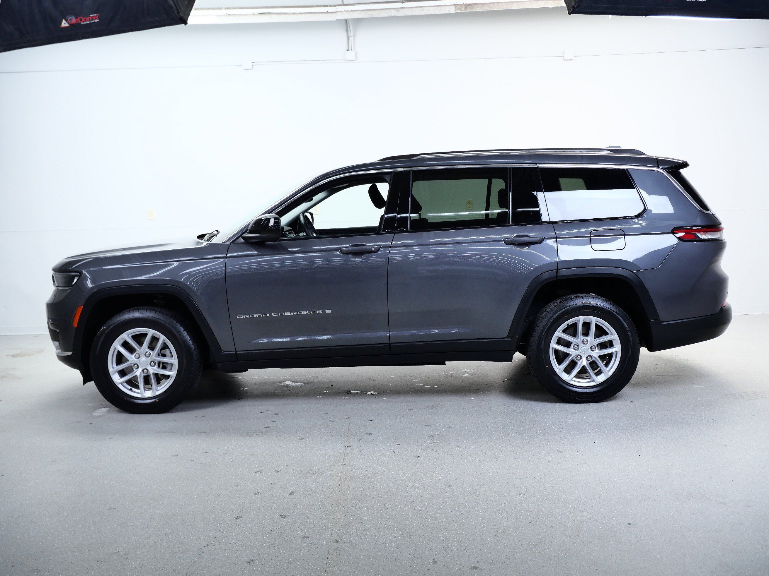 Used 2022 Jeep Grand Cherokee L Laredo w/ Luxury Tech Group I AWD/4WD image 9