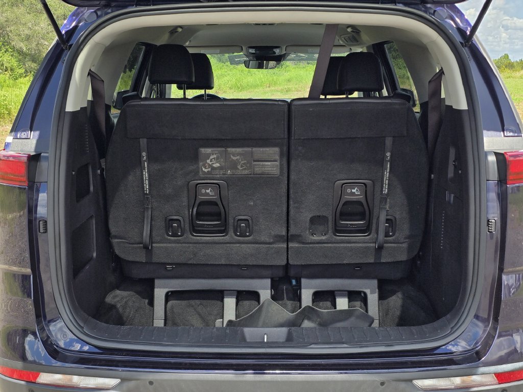 Certified 2022 Kia Carnival LX FWD image 13