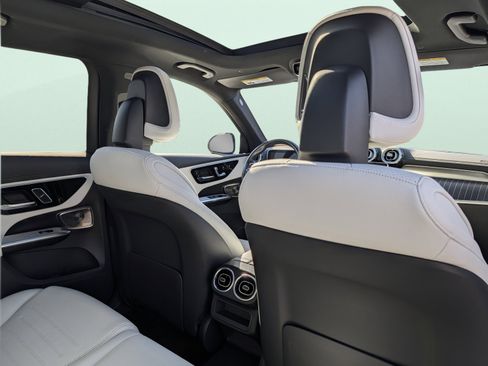 Used 2023 Mercedes-Benz GLC 300 w/ AMG Line image 36