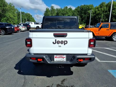 Used 2024 Jeep Gladiator Mojave w/ Convenience Group AWD/4WD image 7