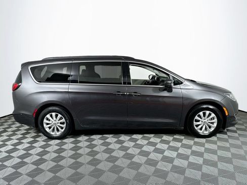 Used 2019 Chrysler Pacifica Touring Plus w/ Advanced Safetytec Group FWD image 8