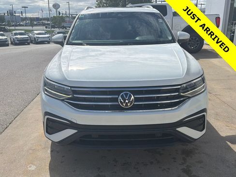 Certified 2023 Volkswagen Tiguan SE FWD image 2