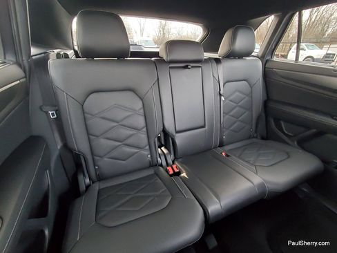 Used 2025 Volkswagen Atlas Cross Sport SE image 4