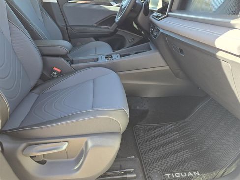 New 2026 Volkswagen Tiguan SE image 11