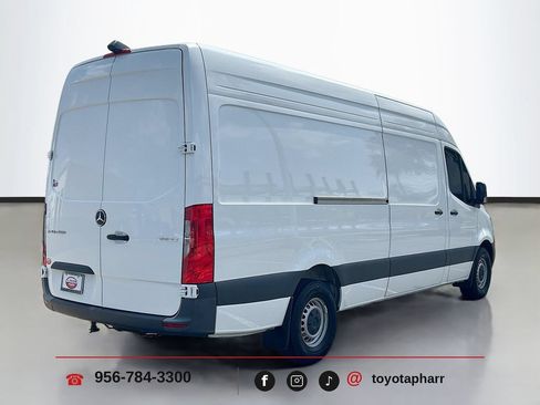 Used 2025 Mercedes-Benz Sprinter 2500 image 4