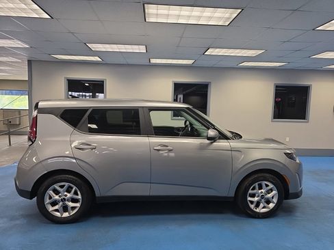 Used 2023 Kia Soul LX w/ Option Group 015 FWD image 2