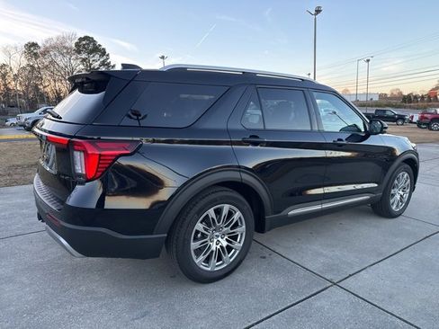 Used 2025 Ford Explorer Platinum image 7