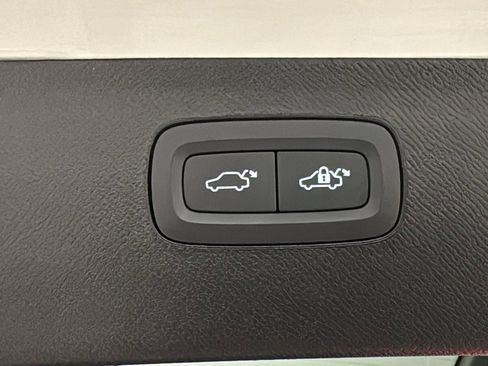 Used 2025 Volvo XC90 T8 Ultra w/ Protection Package Premier image 32