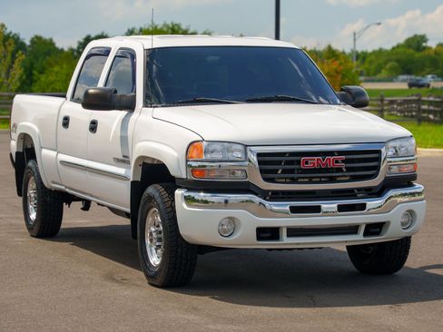 Used 2004 GMC Sierra 2500 SLE w/ Heavy-Duty Power Package AWD/4WD image 5