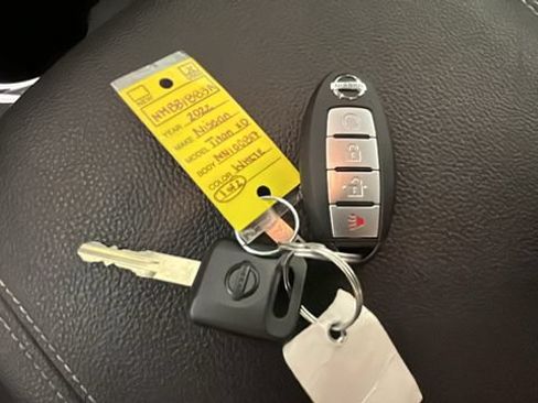 Used 2022 Nissan Titan SV w/ SV Convenience Package AWD/4WD image 22