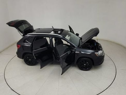 Used 2024 Volkswagen Taos SE FWD image 36