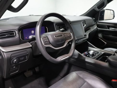 Used 2024 Jeep Wagoneer L Series II w/ Flexible Seating Group AWD/4WD image 14
