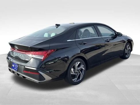 New 2026 Hyundai Elantra Limited FWD image 5