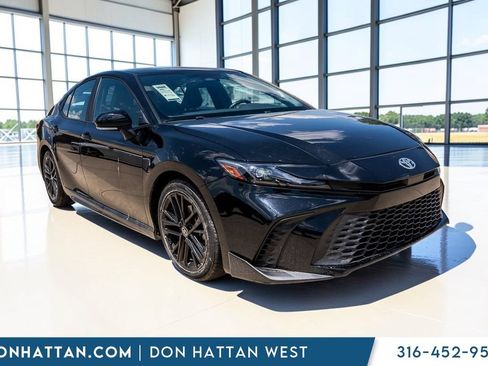 Used 2025 Toyota Camry SE FWD image 29