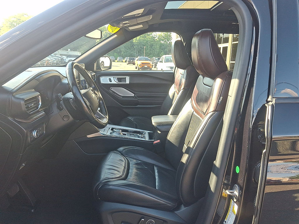 Used 2020 Ford Explorer Platinum w/ Premium Technology Package AWD/4WD image 17