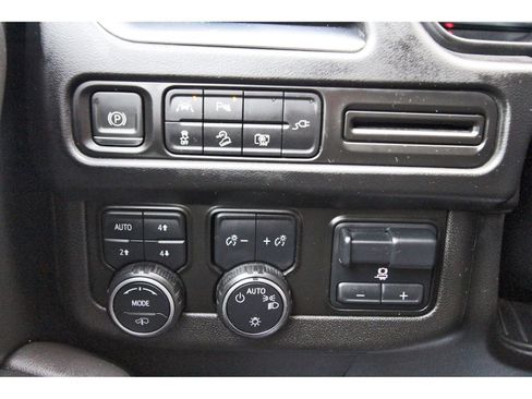 Used 2022 Chevrolet Tahoe Z71 w/ Z71 Off-Road Package image 21