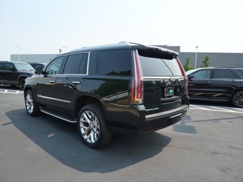 Used 2016 Cadillac Escalade Luxury AWD/4WD image 3