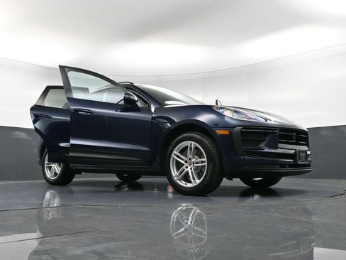 Certified 2023 Porsche Macan Turbo AWD/4WD image 37