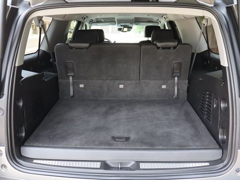 Used 2019 Chevrolet Suburban LT RWD image 14