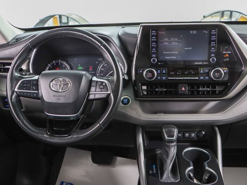 Used 2021 Toyota Highlander XLE image 17
