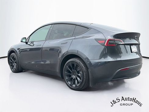 Used 2024 Tesla Model Y Long Range AWD/4WD image 5