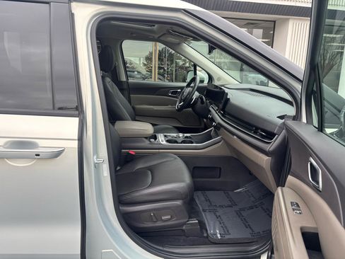 Used 2025 Kia Carnival SX image 13