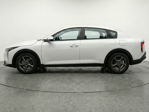 Used 2025 Kia K4 LXS image 5