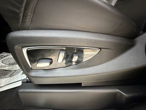 Used 2019 Cadillac Escalade ESV 4WD image 23