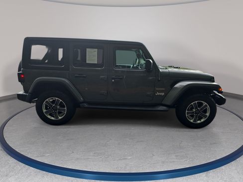 Used 2019 Jeep Wrangler Unlimited Sahara AWD/4WD image 4