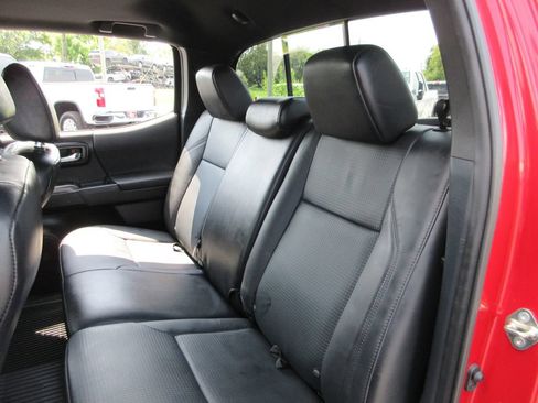 Used 2019 Toyota Tacoma TRD Sport AWD/4WD image 22