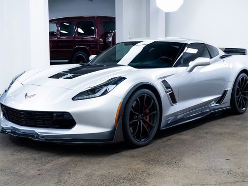 Used 2017 Chevrolet Corvette Grand Sport w/ Z07 Performance Package image 3