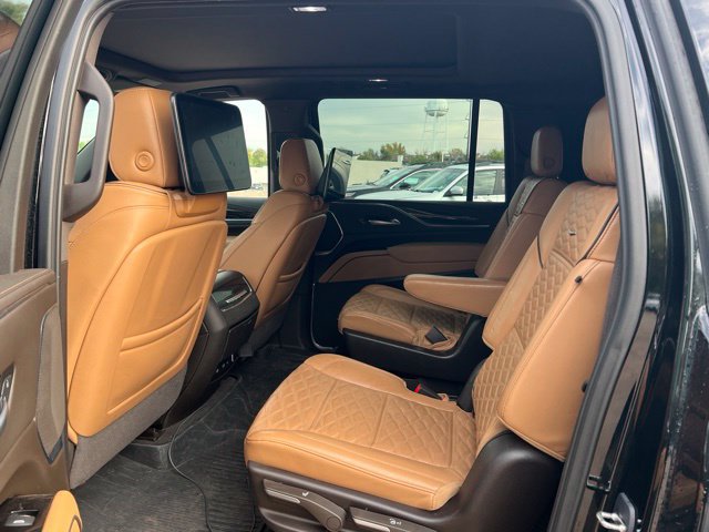 Used 2023 Cadillac Escalade ESV Sport w/ LPO, ONYX Package AWD/4WD image 28