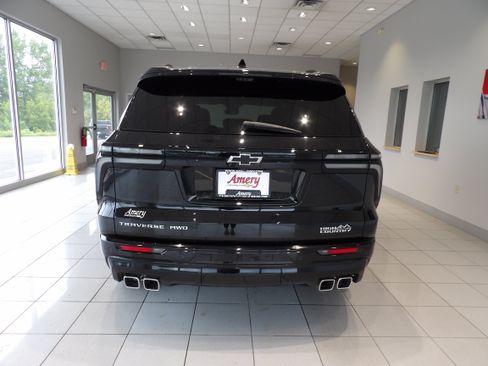 Used 2025 Chevrolet Traverse High Country w/ LPO, Floor Liner Package AWD/4WD image 5