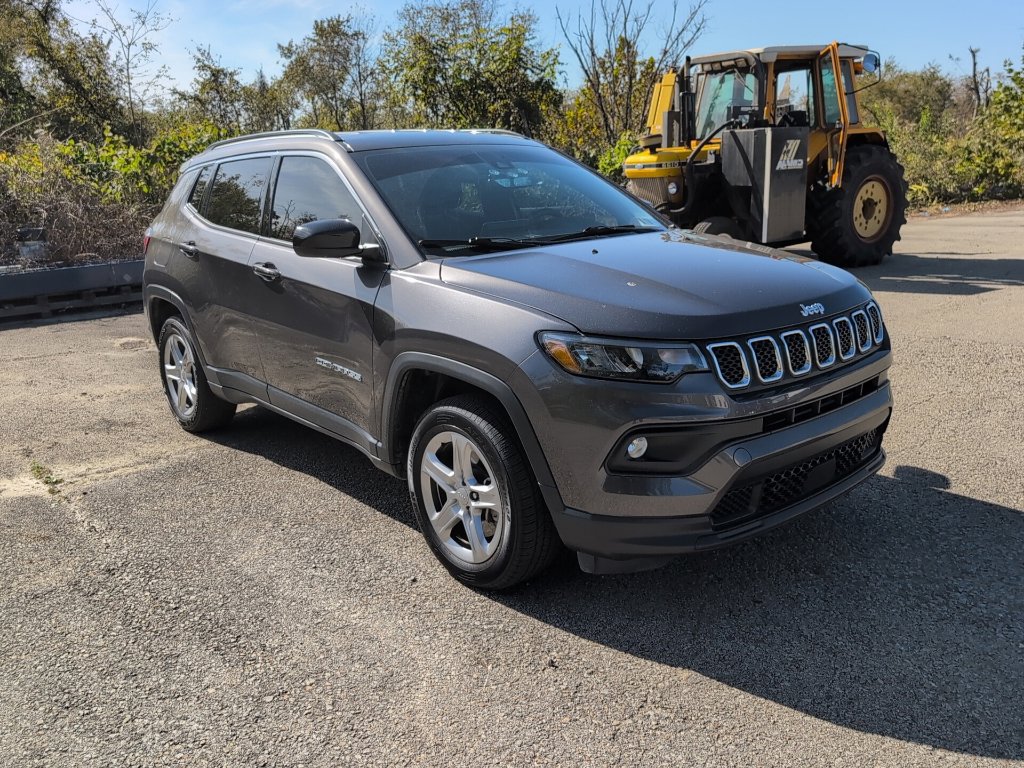 Used 2023 Jeep Compass Latitude AWD/4WD image 1
