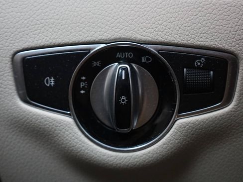Used 2019 Mercedes-Benz E 300 4MATIC image 36