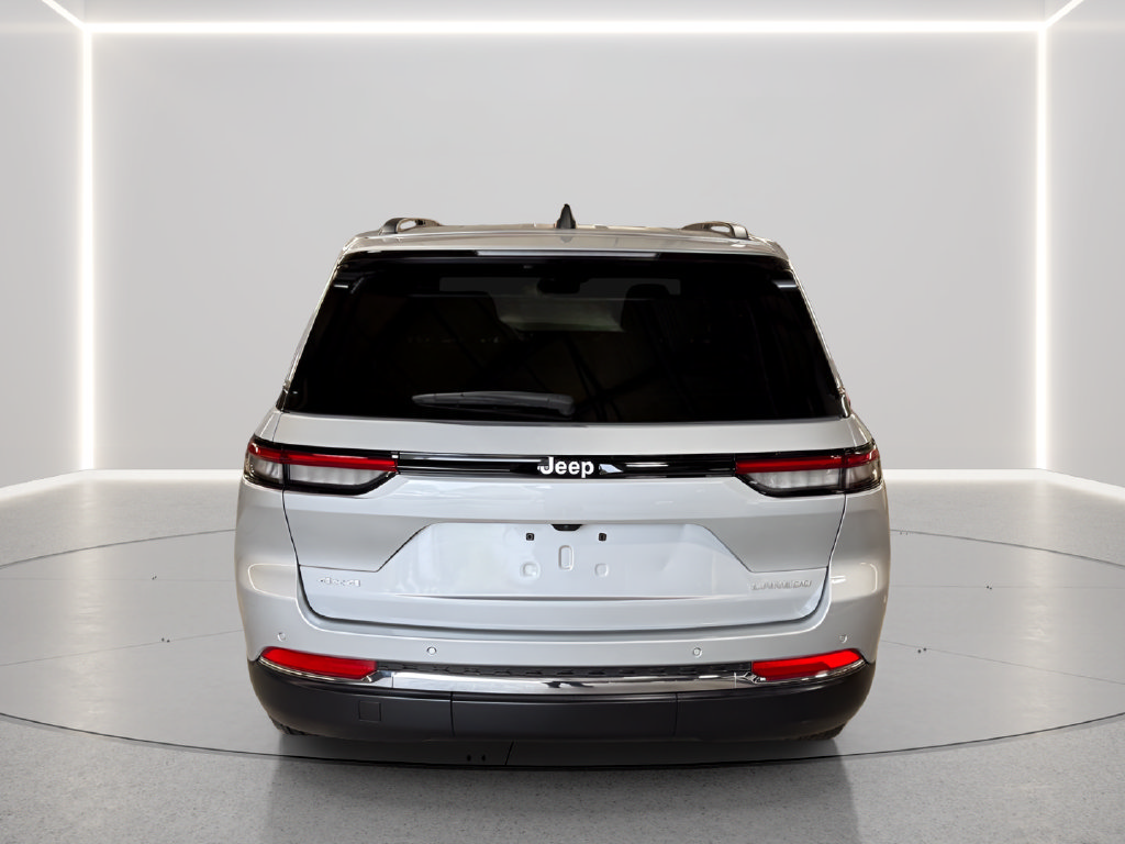 Certified 2025 Jeep Grand Cherokee Laredo X AWD/4WD image 40