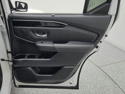 Used 2025 Honda Pilot Touring image 27